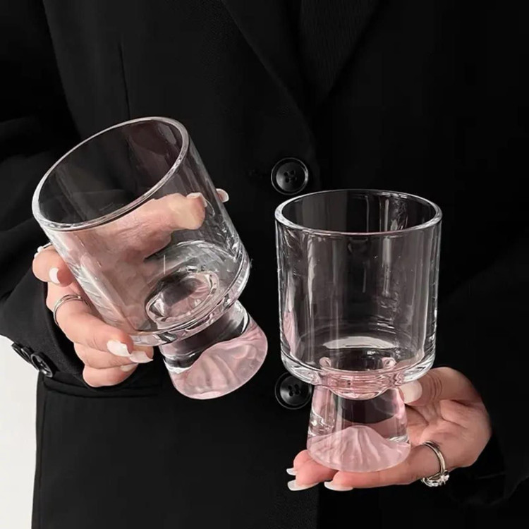 دسر خوری پایه دار کوه یخ